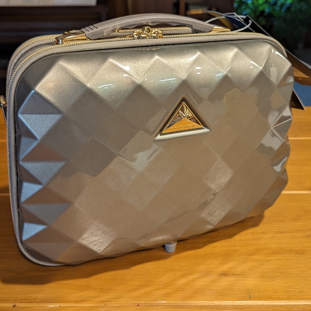 Triforce Savior Clamshell Cosmetic Organizer